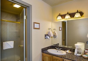 Relax and Unwind! FREE Parking and Full Service Spa, Near Zephyr Cove Beach!