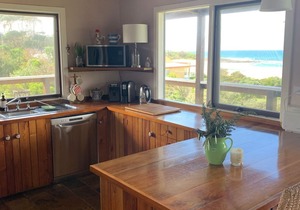 *Relax and unwind - ocean views, pet-friendly, walk to the beach, unlimited wifi