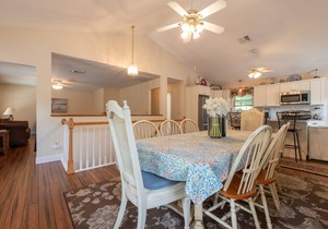 Relax by the sea! Four bedroom retreat in Bonnet Shores. Central Air sleeps 8-10