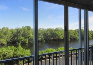 Relax In The Sunshine! Lovely 2B/2B Vacation Condo w/ All Weather Lanai, Walk To Beach, Resort Pool!