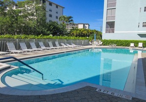 Relax In The Sunshine! Lovely 2B/2B Vacation Condo w/ All Weather Lanai, Walk To Beach, Resort Pool!
