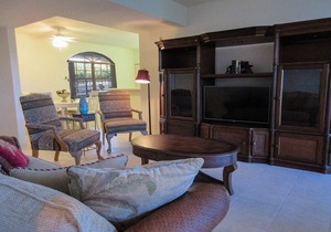 Relax In The Sunshine! Lovely 2B/2B Vacation Condo w/ All Weather Lanai, Walk To Beach, Resort Pool!