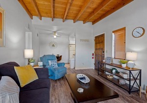 Relaxing Foothills Getaway