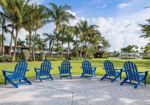 Relaxing Garden View Suite w/Cozy Bedding – 12 Minutes to Hemingway House