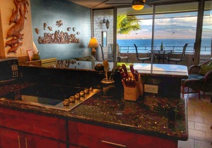 Relaxing Ocean Front Views on Maui! Island Sands Condominium
