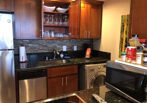 Relaxing Ocean Front Views on Maui! Island Sands Condominium