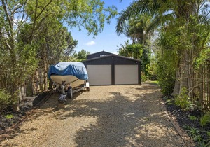 Relaxing Tropical Retreat - Point Wells Holiday Home