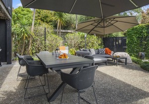 Relaxing Tropical Retreat - Point Wells Holiday Home