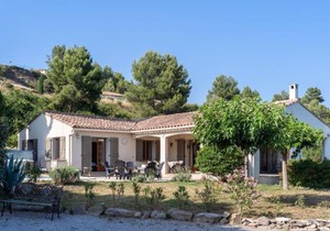 Relaxing Villa Near Lake & Beaches