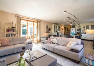 Relaxing Villa Near Lake & Beaches