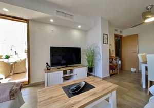 Remarkable 1-Bed Apartment & Sea Views - Sleeps 2