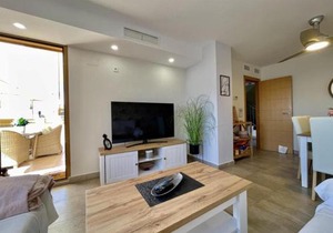 Remarkable 1-Bed Apartment & Sea Views - Sleeps 2