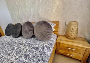 Remarkable 1-Bed Apartment & Sea Views - Sleeps 2
