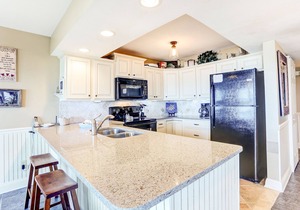Remodeled 2 Bed/2 Bath, 2nd floor Oceanfront condo sleeps 6. Oceanfront deck and pool.
