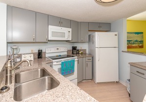 Remodeled, 2nd-Floor, Oceanfront Condo with Ocean View & Shared Pools/Hot Tub