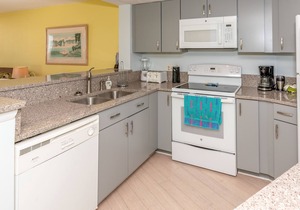 Remodeled, 2nd-Floor, Oceanfront Condo with Ocean View & Shared Pools/Hot Tub