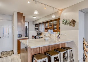 Remodeled Ocean View Condo with Beach Access, Resort Pool & Hot Tub