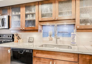 Remodeled Ocean View Condo with Beach Access, Resort Pool & Hot Tub