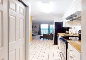 Remodeled, oceanfront condo with balcony, sunrise views, WiFi & W/D