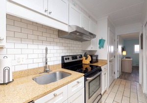 Remodeled, oceanfront condo with balcony, sunrise views, WiFi & W/D