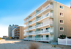 Remodeled, oceanfront condo with balcony, sunrise views, WiFi & W/D