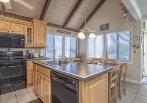 Remodeled Sealoft! 3 Decks w/Amazing Views! Neighborhood Pool! Walk to Beach! Amenity Cards!