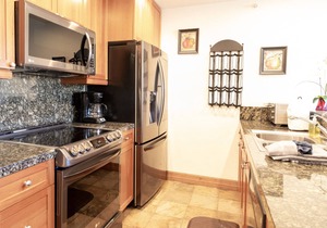 Remodeled Two Level Condo. Fireplace. Free Shuttle