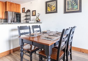 Remodeled Two Level Condo. Fireplace. Free Shuttle