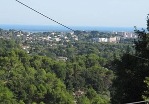 Renovated 3 bed Mougins villa with sea view - 250m from shops