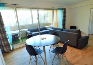 Renovated apartment, residence with swimming pool in Saint Mandrier village