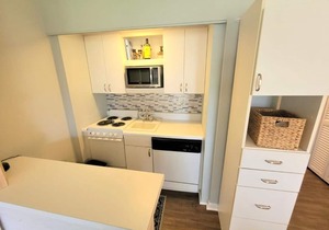 Renovated and Ready.Studio Condo in lovely Island Resort Complex.Close to