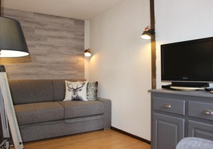 Renovated apartment, resort center, ESF, ski slopes, cozy and COZY