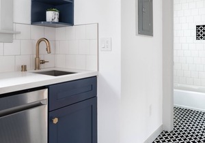 Renovated apartment steps to Lake Merritt!