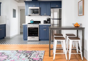 Renovated apartment steps to Lake Merritt!