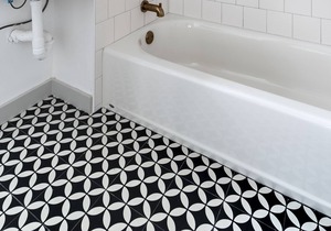 Renovated apartment steps to Lake Merritt!