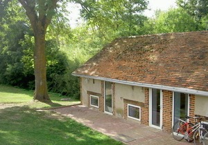 Renovated Cottage with Garden, Terrace, WiFi, Fireplace, Near Karting, Pets Welcome