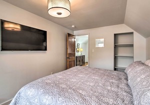 Renovated Historic Home < 1 Mile to Eagle Point!