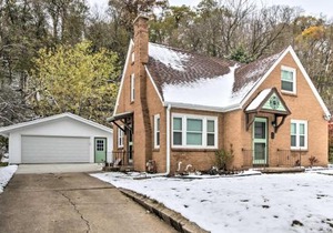 Renovated Historic Home Less Than 1 Mile to Eagle Point!