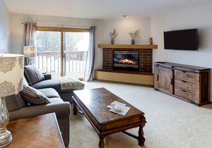Renovated Mountain Retreat with Shared Hot Tub & Pool - Walk to Dillon Reservoir
