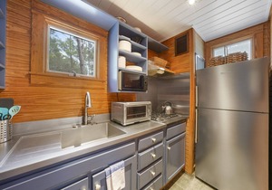 Renovated Seaside Cottage, Pet Friendly, Luxury Touches+ 2 Adult Bikes!