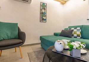 Renovated stone house with jacuzzi in central Istria