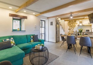 Renovated stone house with jacuzzi in central Istria