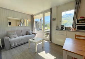 Renovated studio cabin with equipped kitchen in Les Menuires
