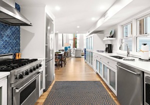 Renovated Stunner 2 Minutes to Beach. Next to Heated Pool. Gulf Views and Bikes.