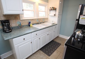 Renovations Spring of 2025! Spacious apartment, less than 2 blocks to the beach.