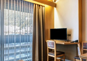 "Residence Anda Appartamento 42" with Views of the Dolomite Peaks, Shared Indoor Pool & Jacuzzi