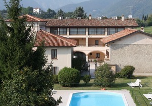 RESIDENCE IL COLOMBARO ~ B THREE-ROOM APARTMENT C FIRST FLOOR