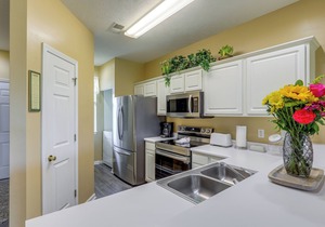 Resort Amenities: Bright Condo in Myrtle Beach!