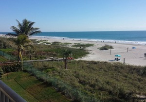 Resort beachfront suite - RIGHT ON Cocoa Beach!