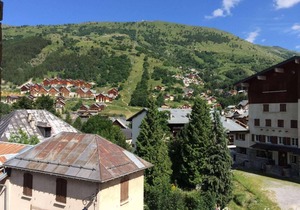 Resort center, 2nd floor, view mountain, balcony, parking, ski locker, 39m², Valloire